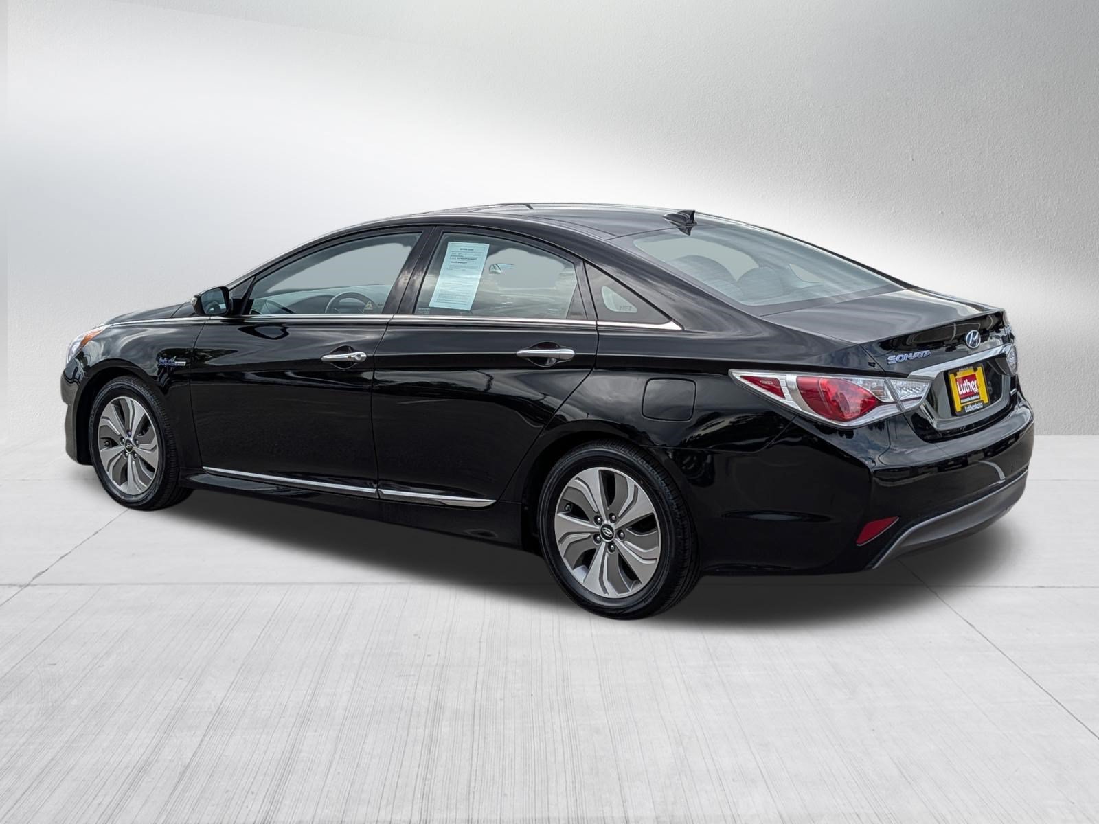 Used 2015 Hyundai Sonata Limited w/ Option Group 02 FWD image 5