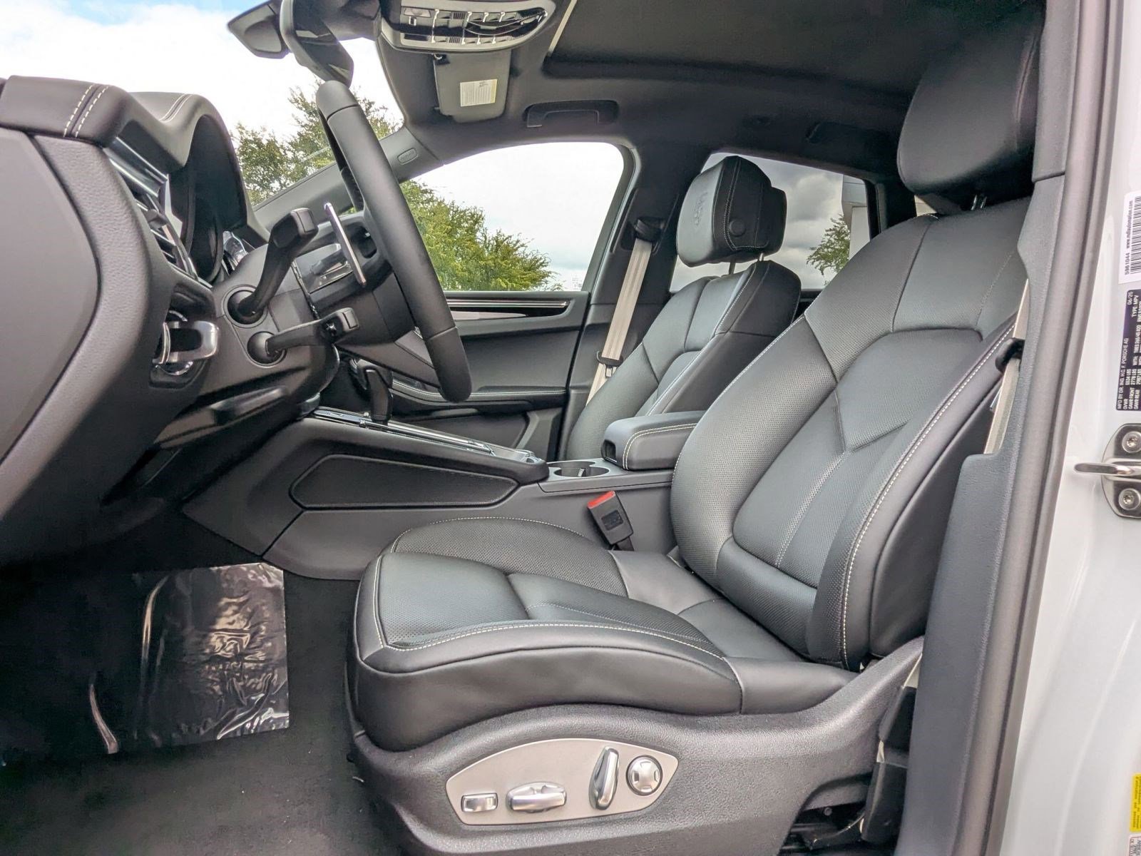 New 2026 Porsche Macan image 5