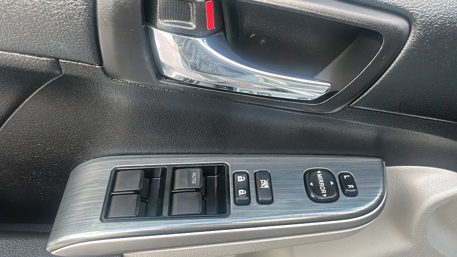 Used 2012 Toyota Camry LE FWD image 14
