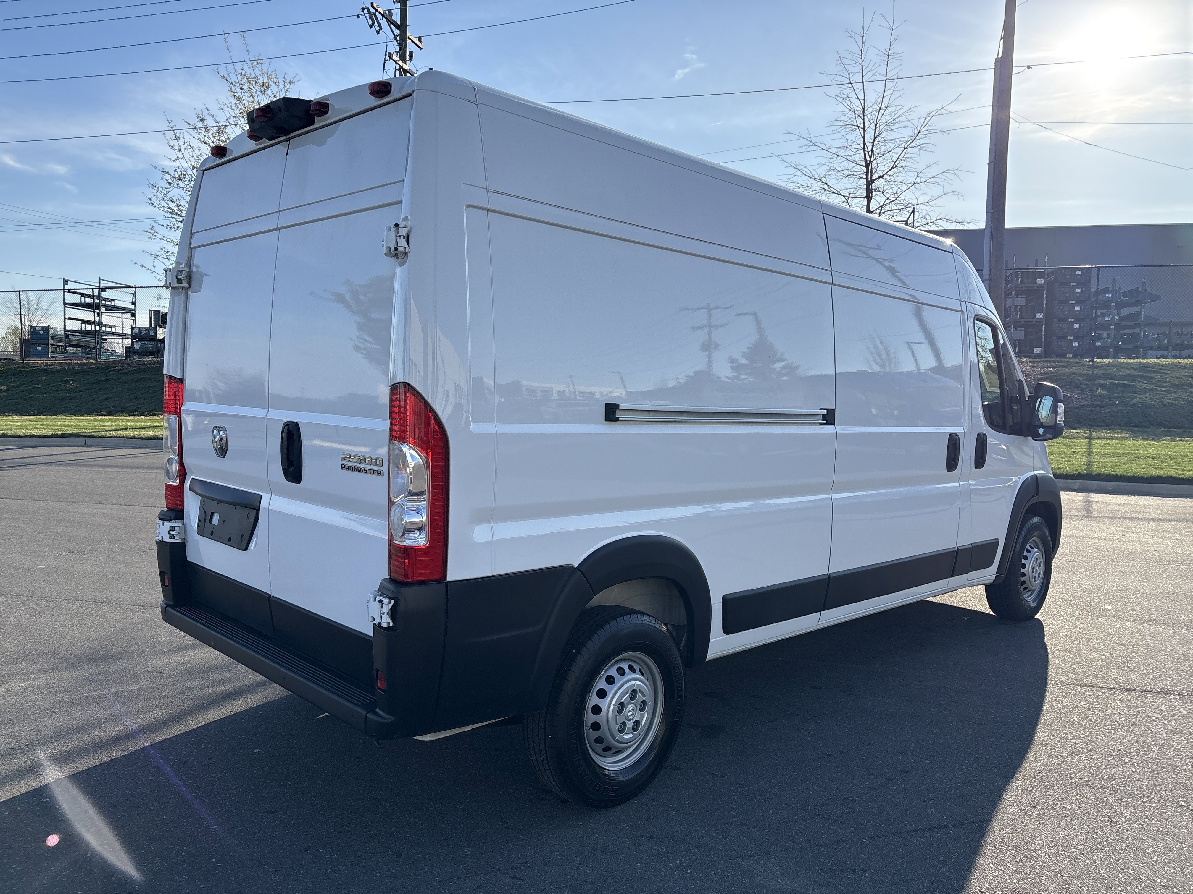 Used 2024 RAM ProMaster 2500 w/ Premium Convenience Group image 9