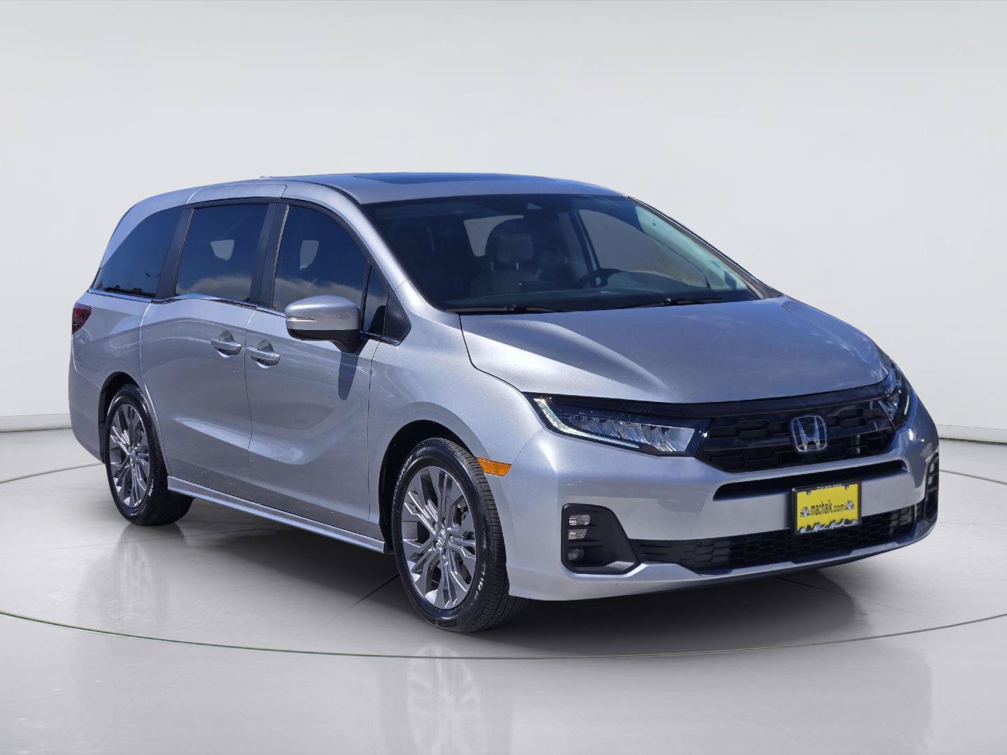 Used 2025 Honda Odyssey Touring image 3
