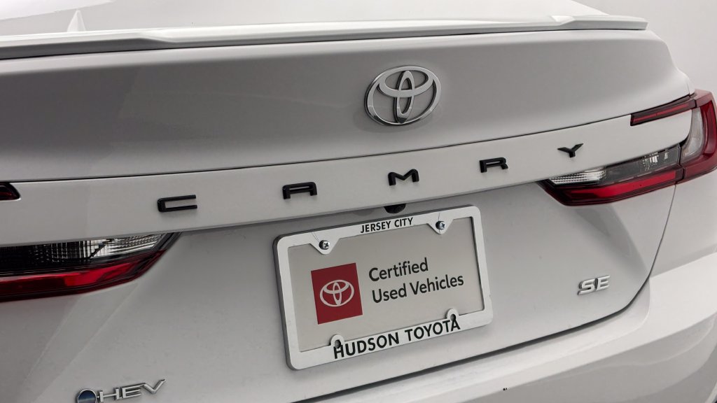 Used 2026 Toyota Camry SE FWD image 8