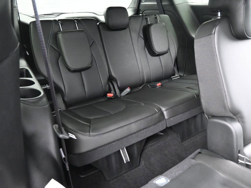 New 2026 Chrysler Pacifica Select image 16