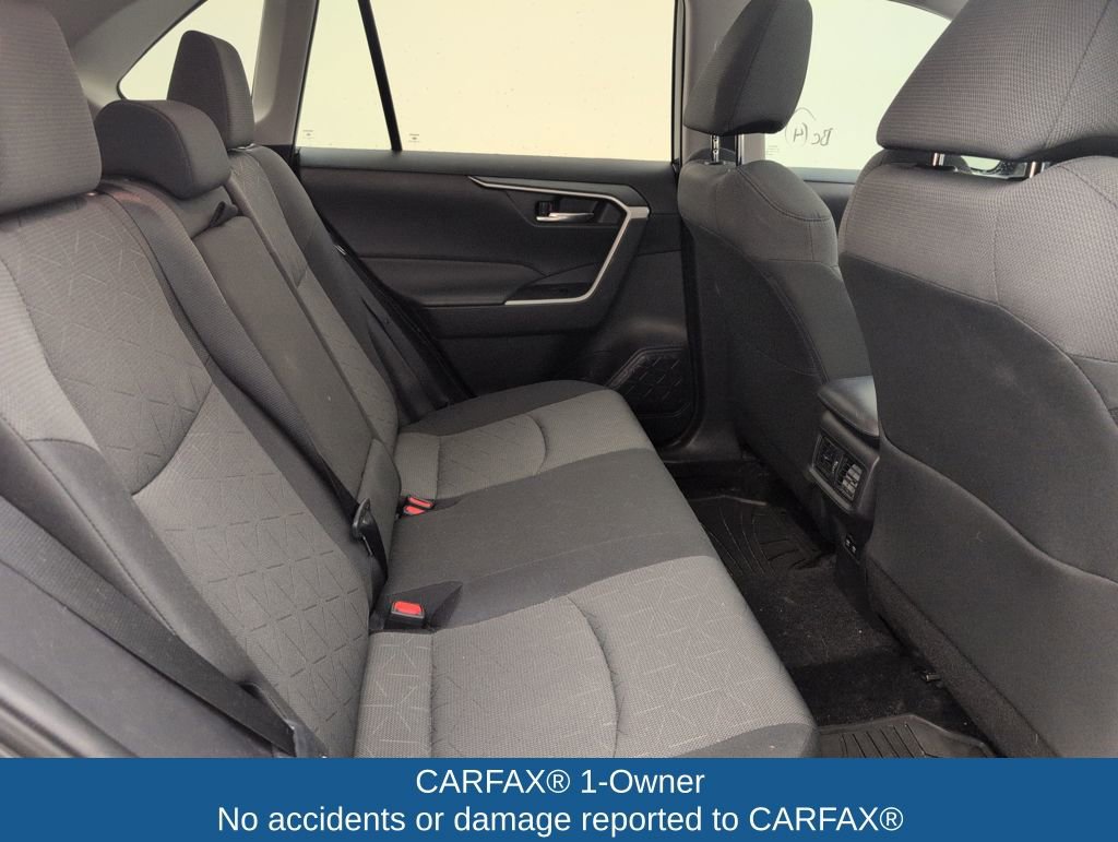 Used 2021 Toyota RAV4 XLE image 18