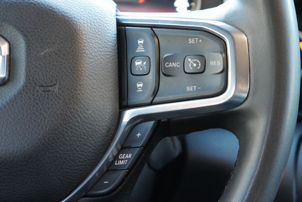Used 2025 RAM 3500 Laramie AWD/4WD image 17