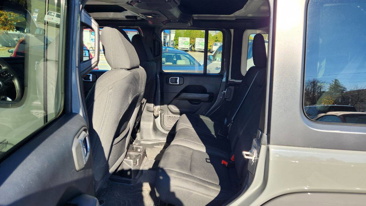 Used 2018 Jeep Wrangler Unlimited Sahara w/ Dual Top Group AWD/4WD image 15