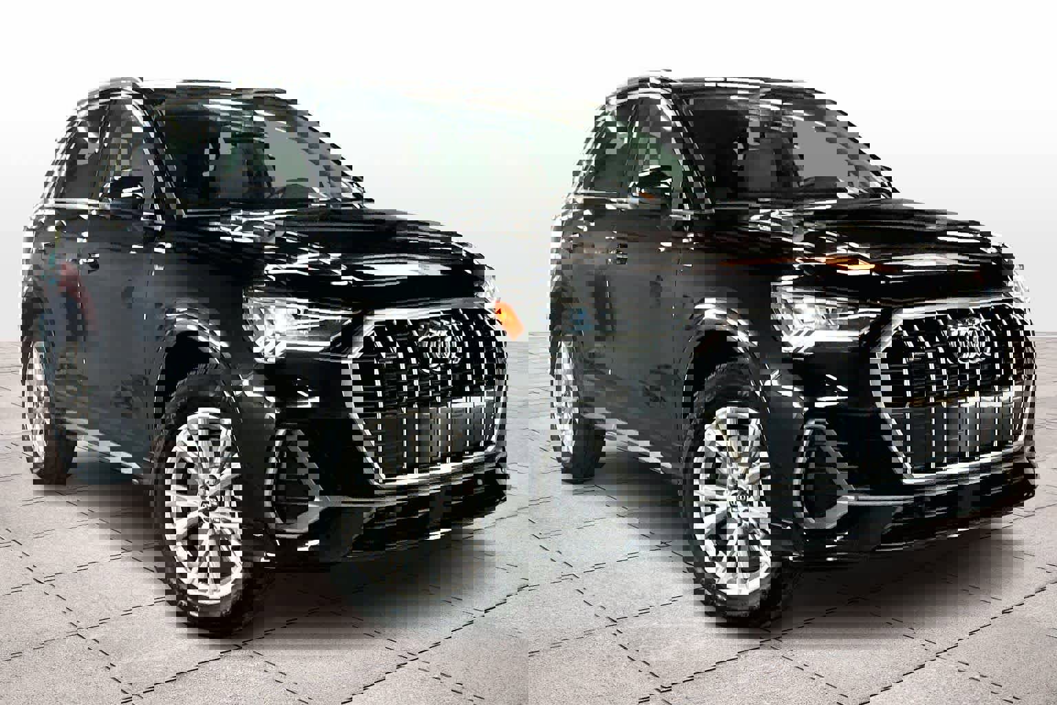 Certified 2025 Audi Q3 2.0T Premium w/ Convenience Package image 2