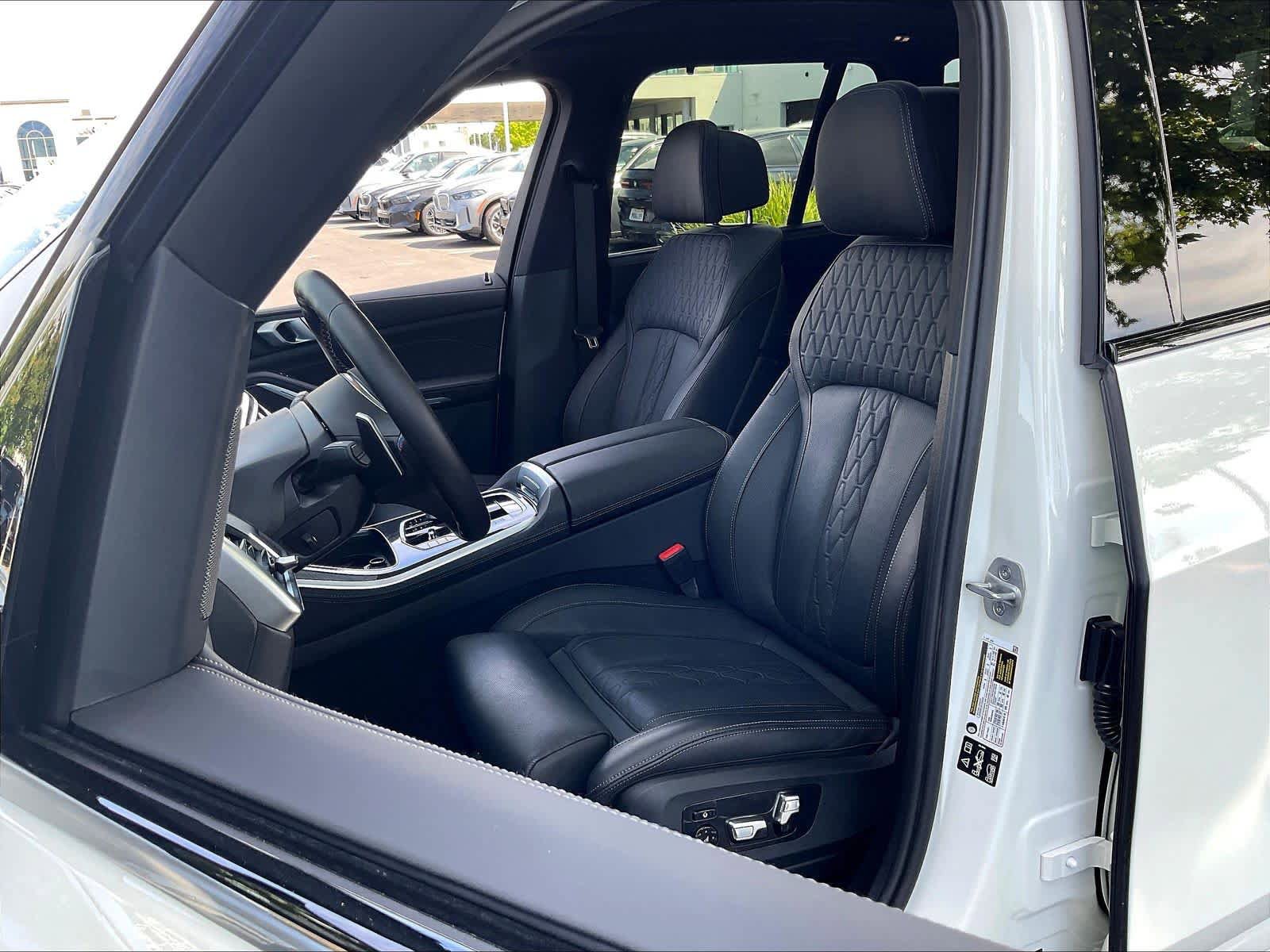 Used 2025 BMW X5 M60i AWD/4WD image 28
