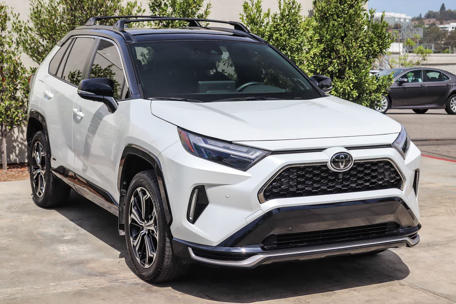 Used 2025 Toyota RAV4 XSE w/ Premium Package AWD/4WD image 2