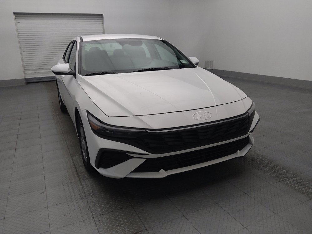Used 2025 Hyundai Elantra SE FWD image 14
