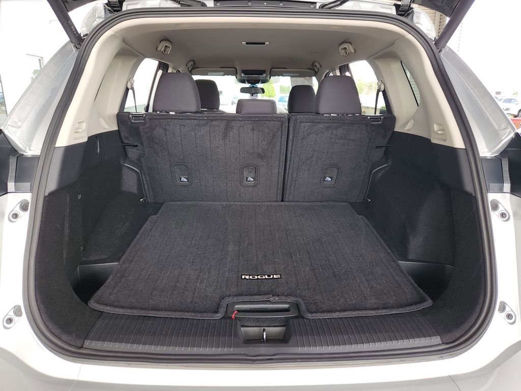 Used 2025 Nissan Rogue SV AWD/4WD image 13