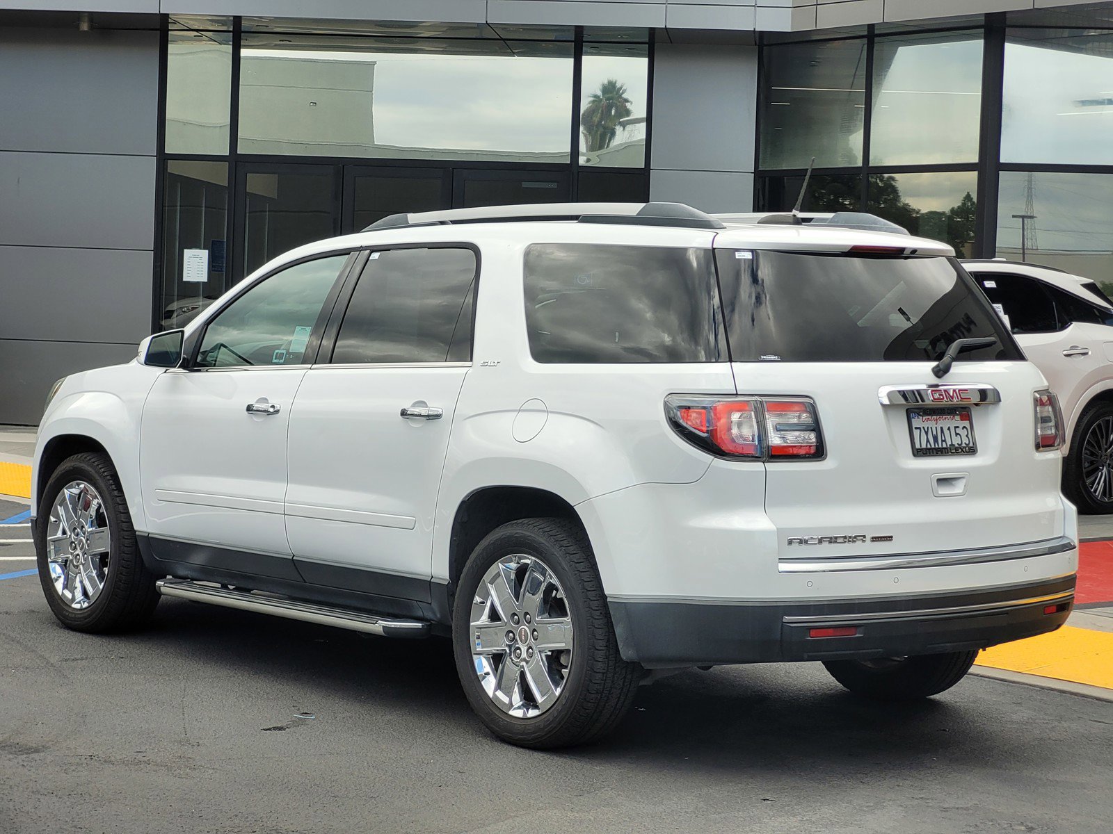 Used 2017 GMC Acadia Limited SLT image 6