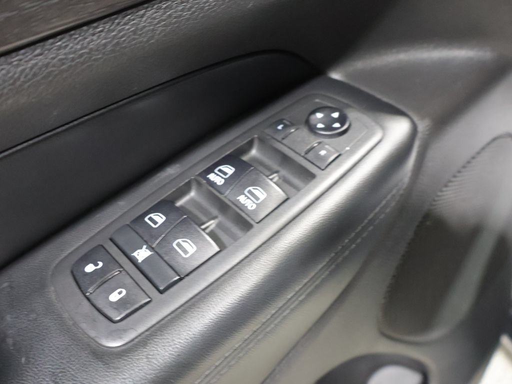 Used 2018 Jeep Grand Cherokee Altitude AWD/4WD image 14