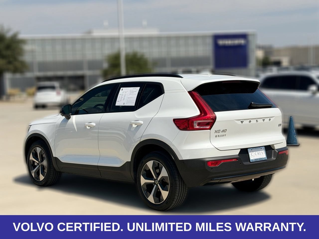 Certified 2026 Volvo XC40 B5 Plus AWD/4WD image 5