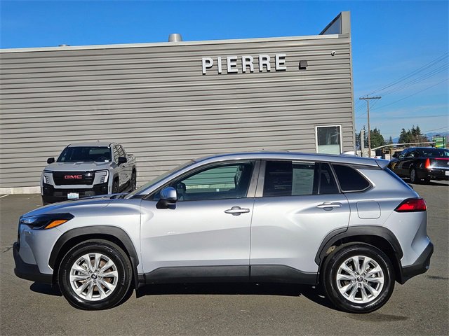 Used 2024 Toyota Corolla Cross LE image 2