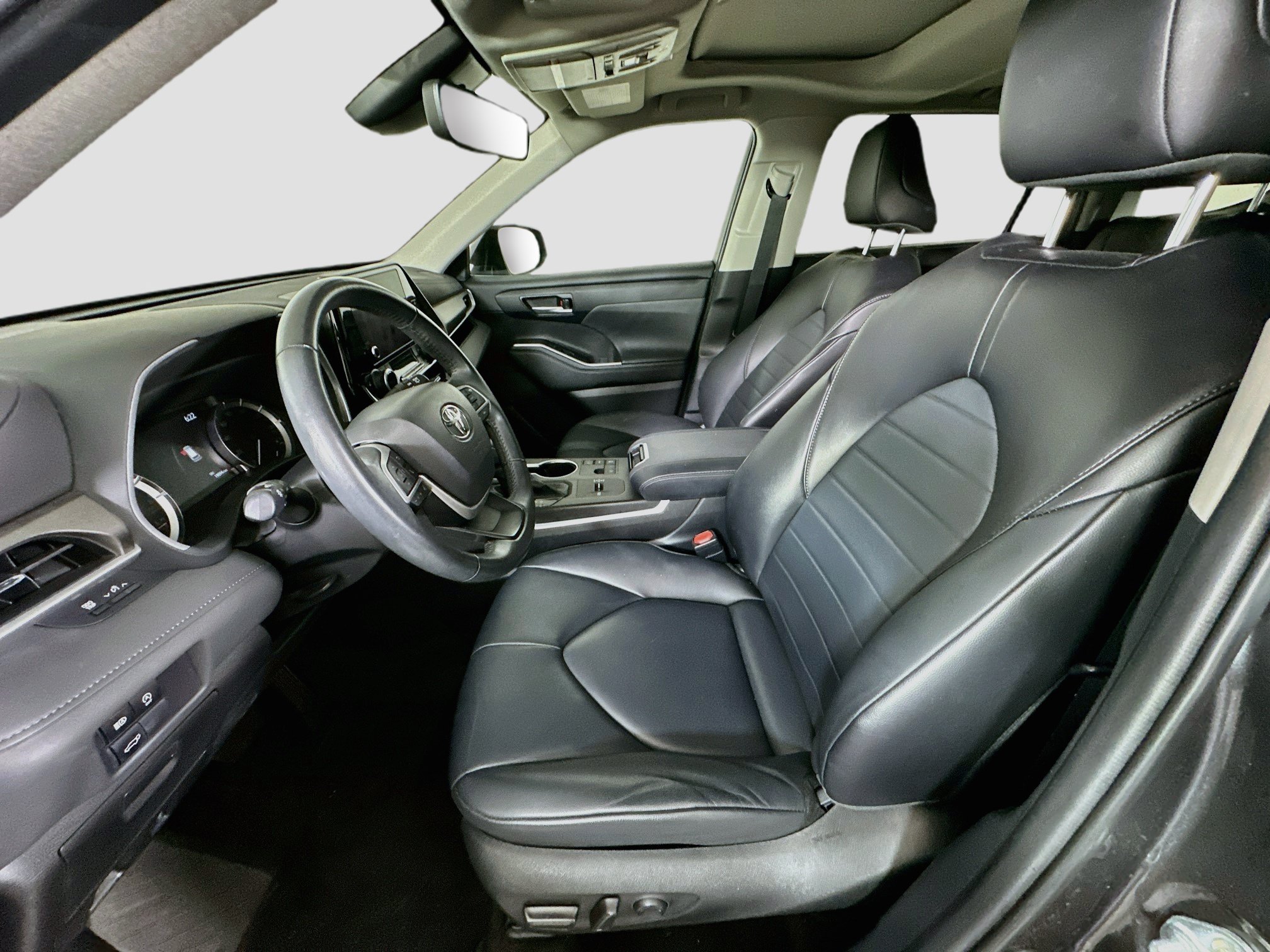 Used 2023 Toyota Highlander XLE FWD image 13