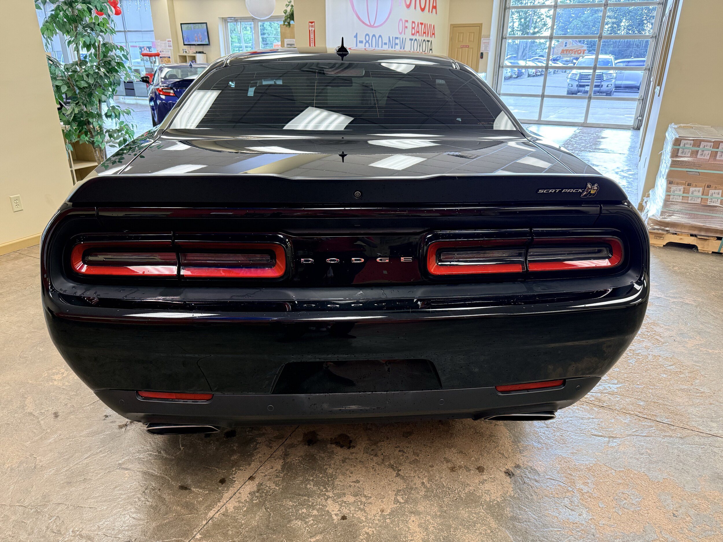 Used 2022 Dodge Challenger R/T Scat Pack w/ Dynamics Package RWD image 11