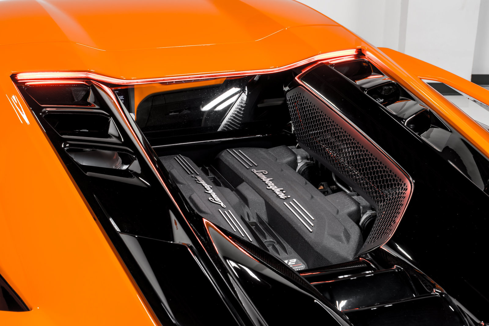 Used 2025 Lamborghini Revuelto AWD/4WD image 54