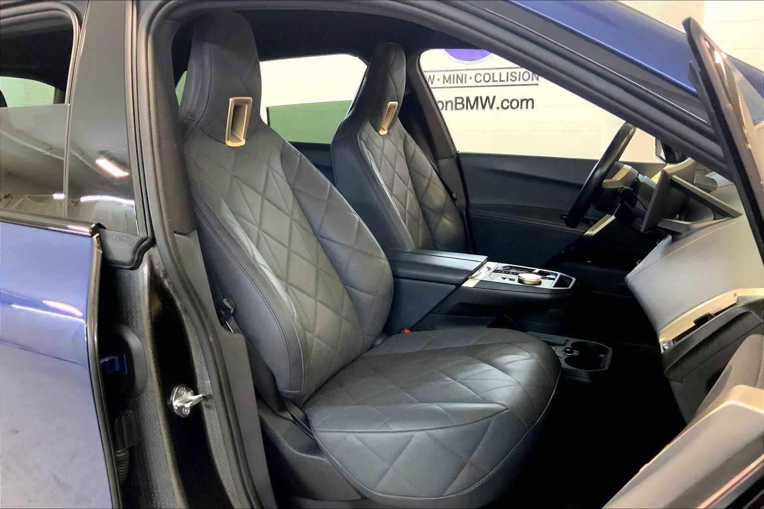 Used 2022 BMW iX xDrive50 w/ Convenience Package image 10