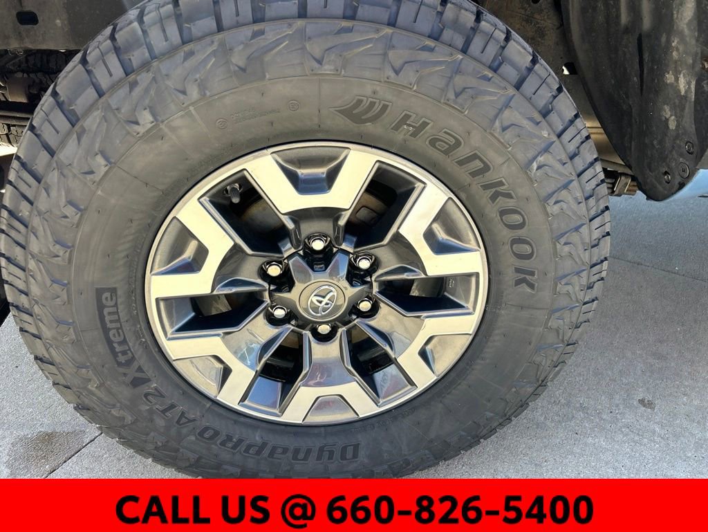 Used 2019 Toyota Tacoma TRD Off-Road AWD/4WD image 5