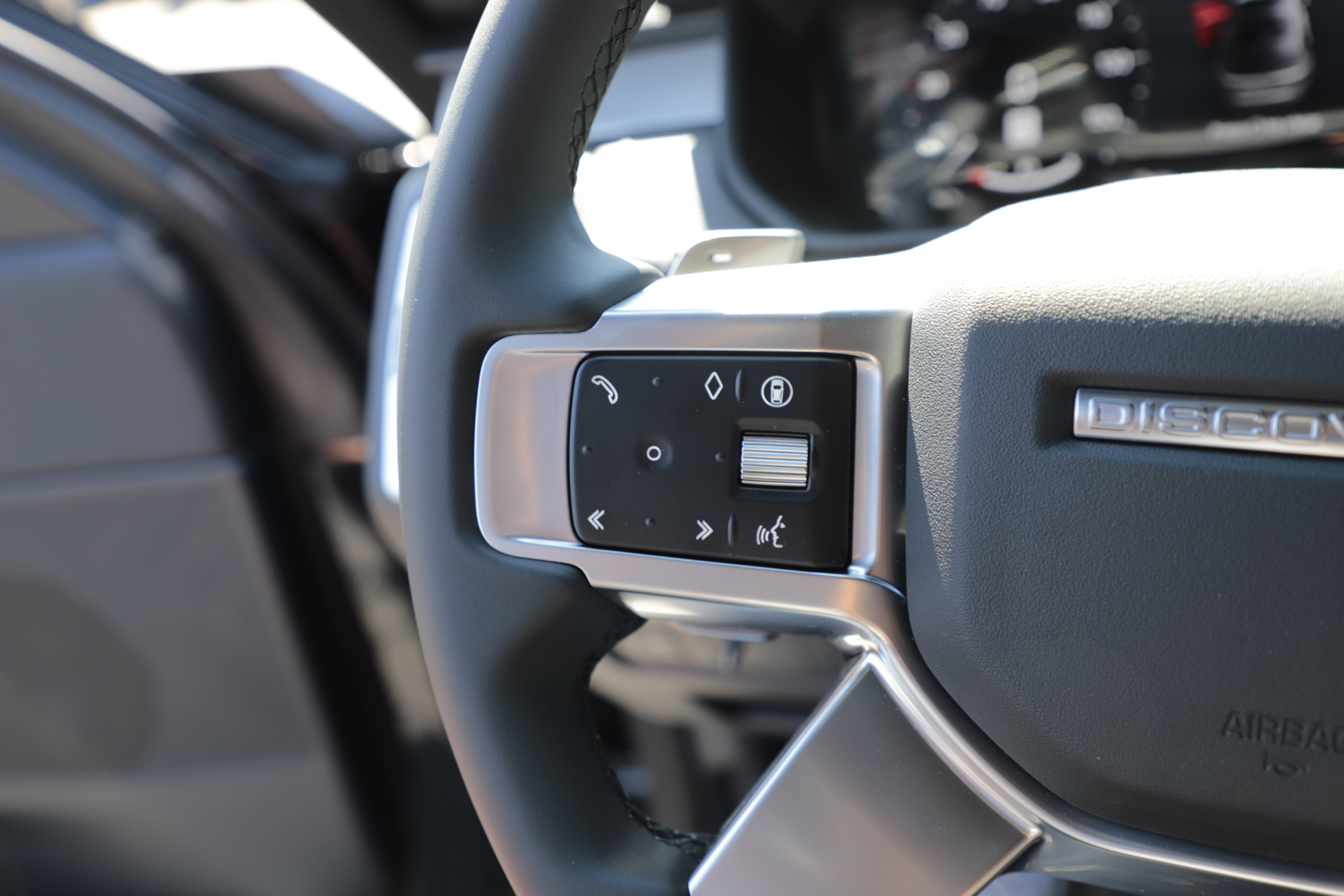 New 2026 Land Rover Discovery Limited Edition AWD/4WD image 23