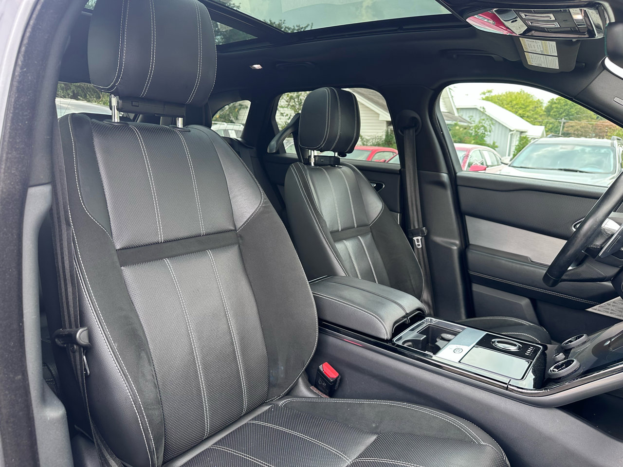 Used 2018 Land Rover Range Rover Velar R-Dynamic SE image 13