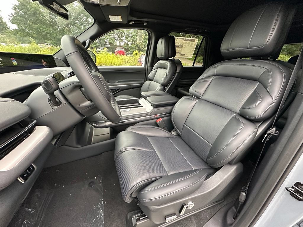 New 2027 Lincoln Navigator Reserve w/ Jet Appearance Package AWD/4WD image 18