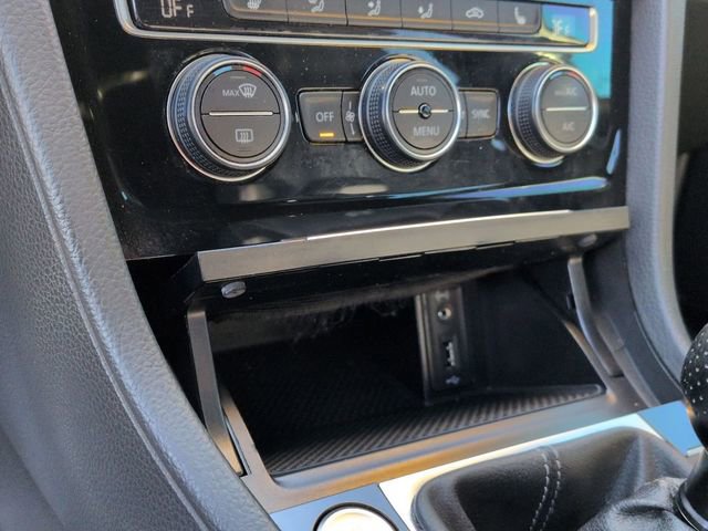 Used 2017 Volkswagen Golf 4-Door image 21