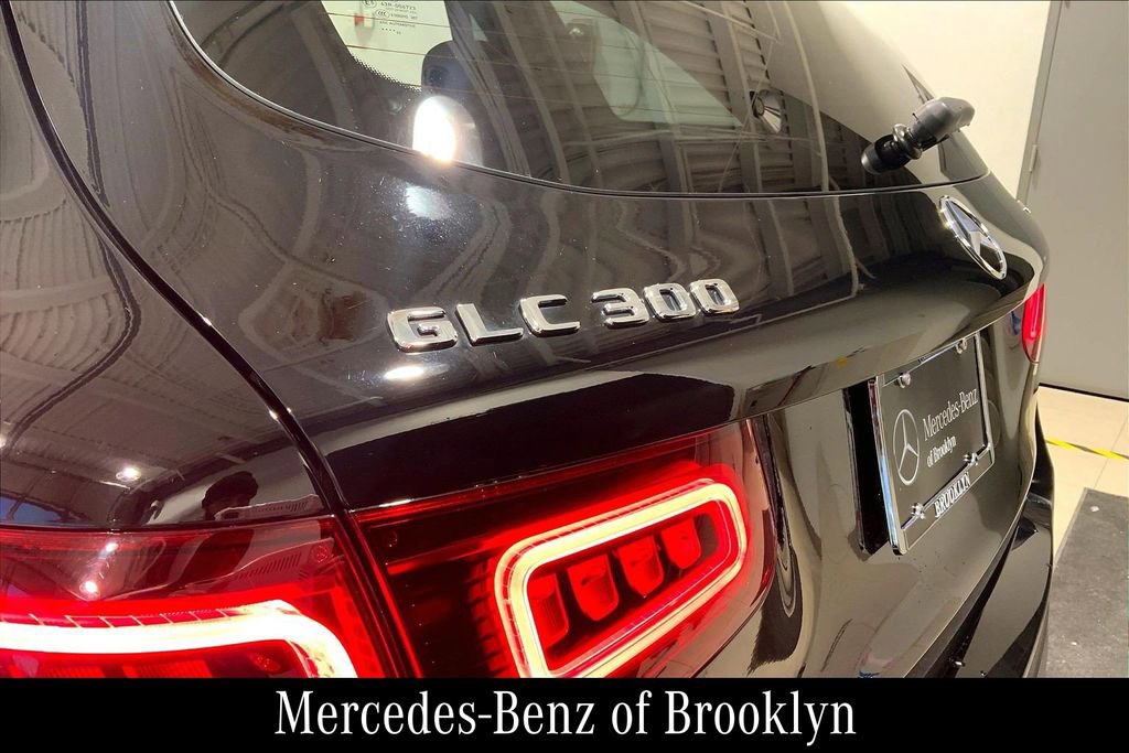 Used 2022 Mercedes-Benz GLC 300 4MATIC image 11
