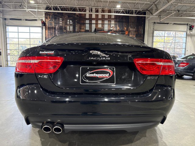 Used 2017 Jaguar XE Prestige image 40