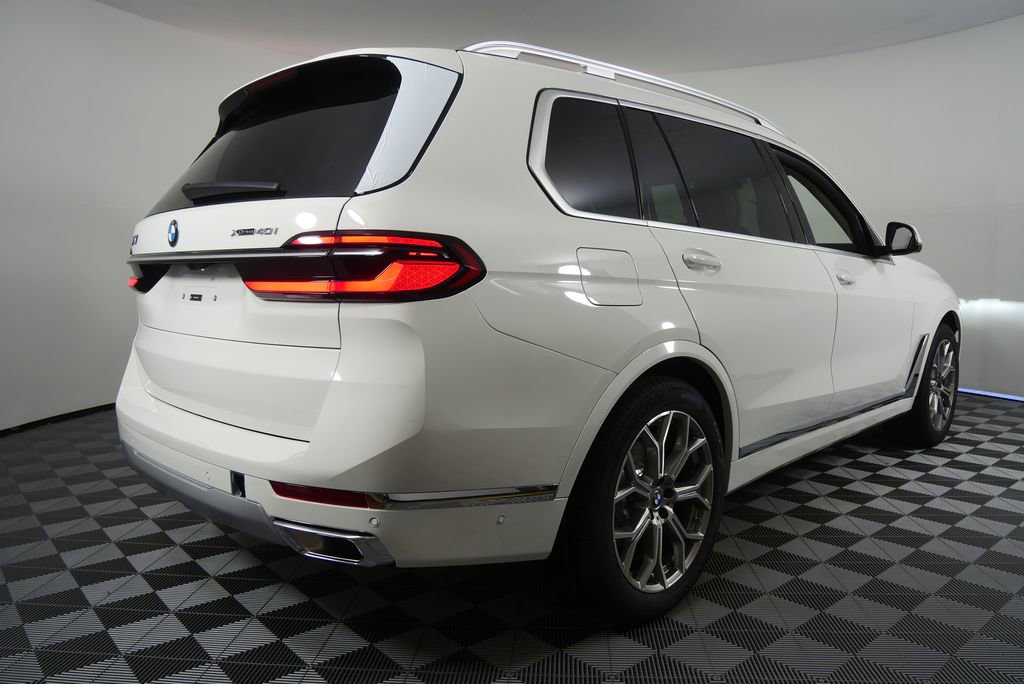 Used 2026 BMW X7 xDrive40i w/ Premium Package image 3