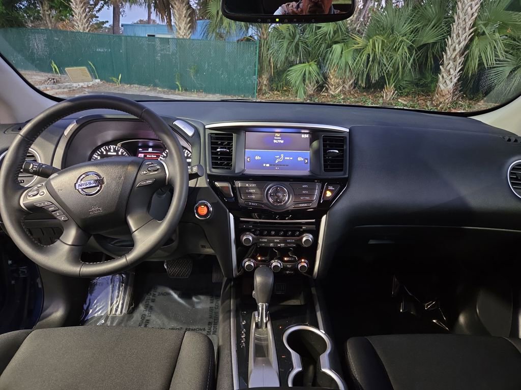 Used 2020 Nissan Pathfinder SV image 12