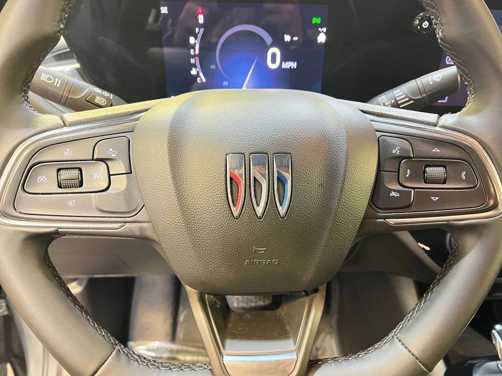 Used 2025 Buick Envista Sport Touring image 27