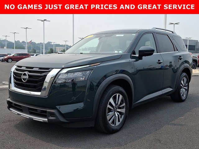 Used 2025 Nissan Pathfinder SL AWD/4WD image 3