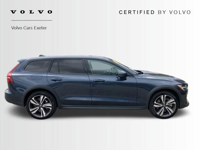 Certified 2025 Volvo V60 B5 Cross Country Plus AWD/4WD image 11