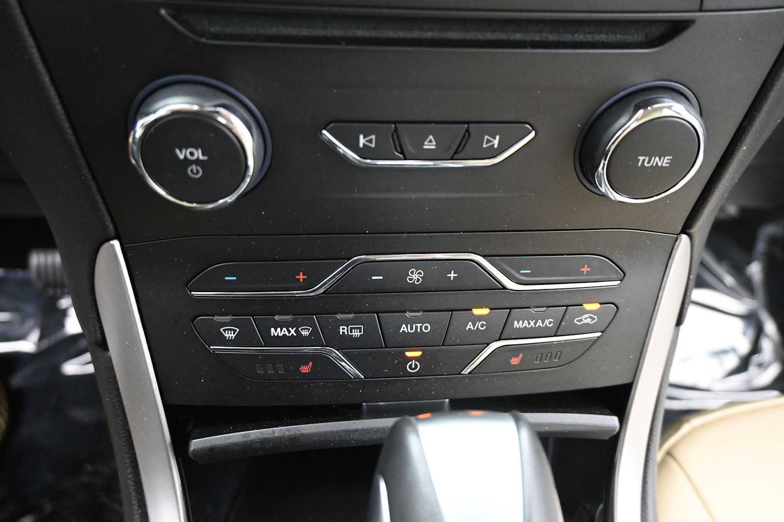 Used 2018 Ford Edge SEL w/ Equipment Group 201A image 19