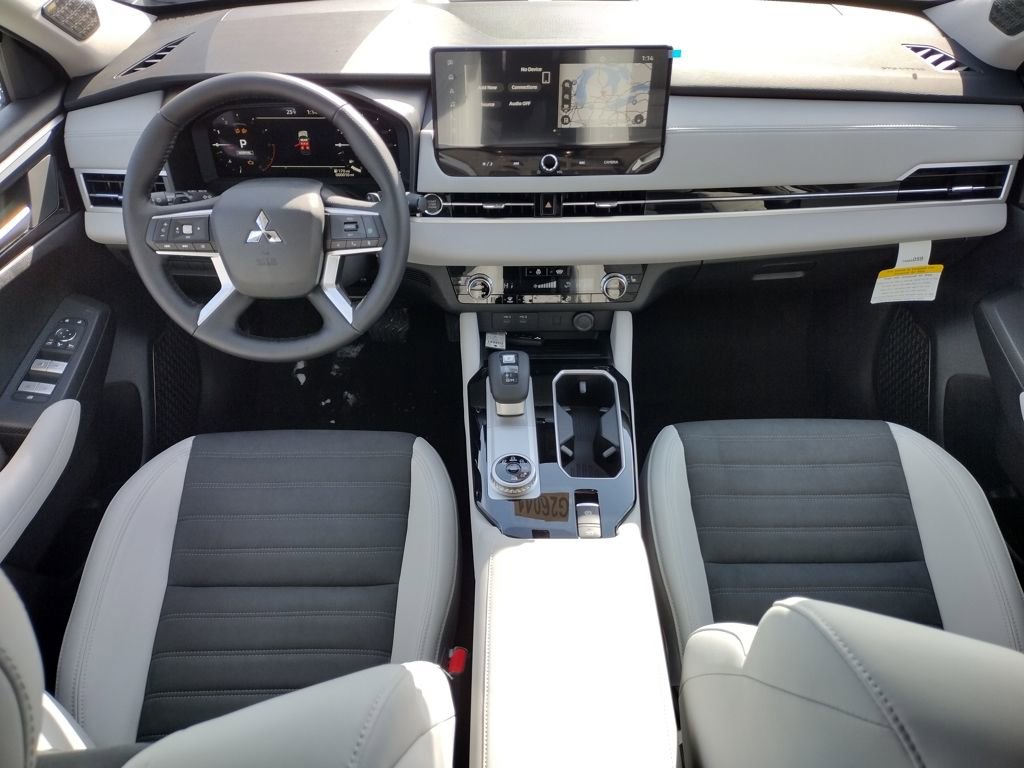 New 2026 Mitsubishi Outlander SE image 3