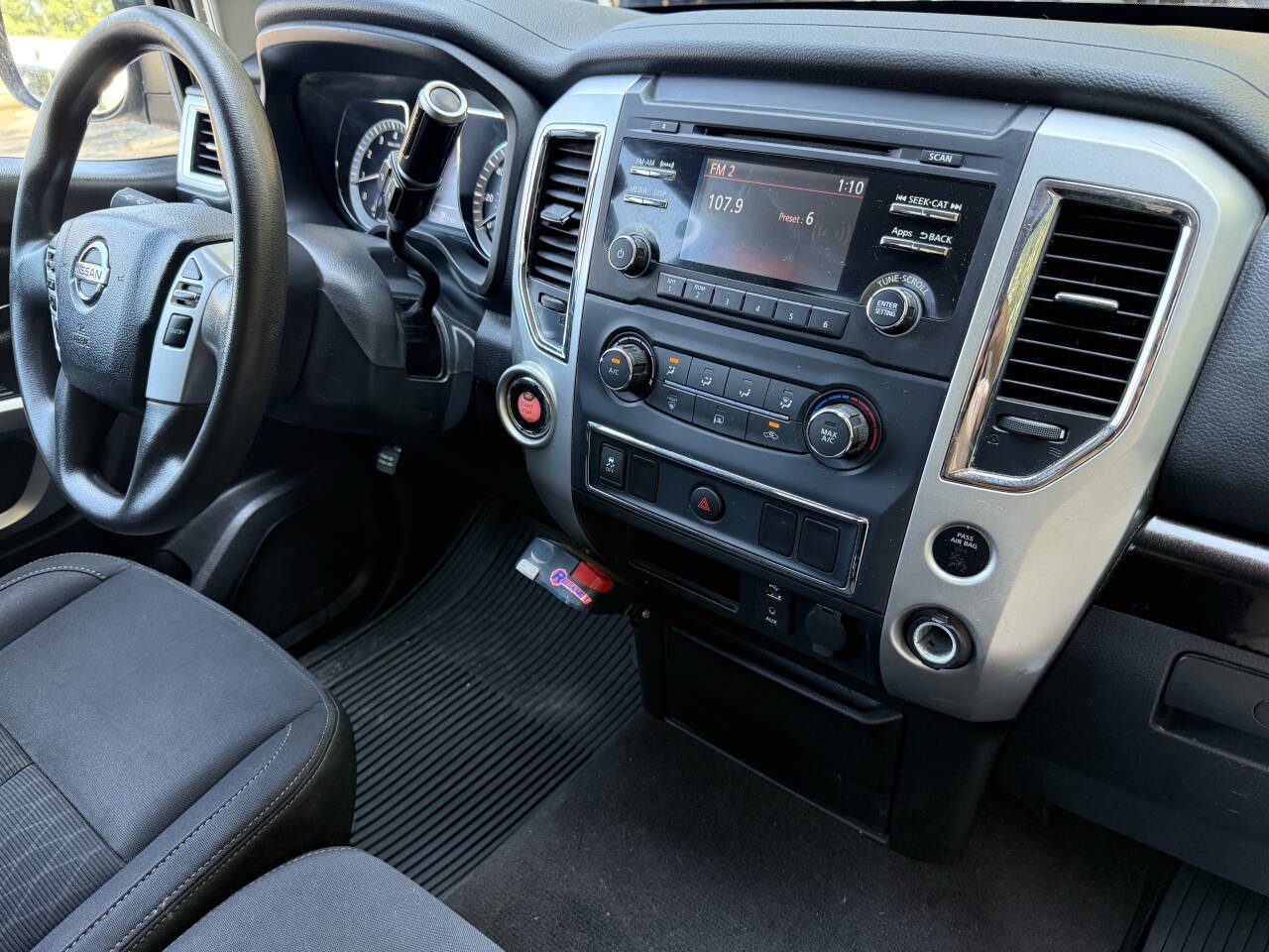 Used 2017 Nissan Titan SV RWD image 23