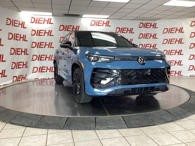 Used 2025 Volkswagen Tiguan SE R-Line AWD/4WD image 1