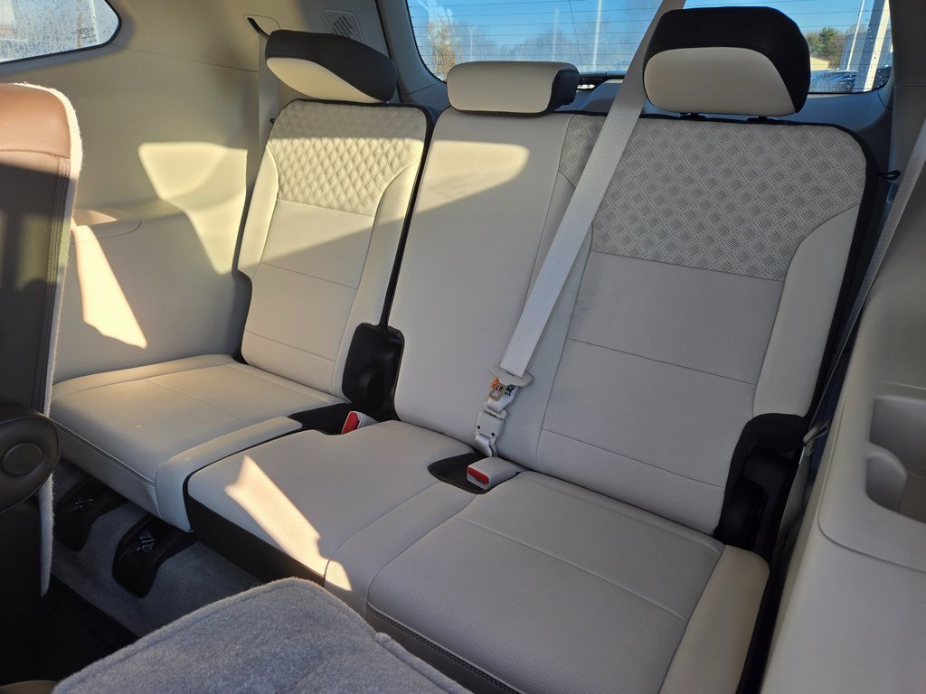 Used 2024 GMC Acadia Denali w/ Super Cruise Package image 9