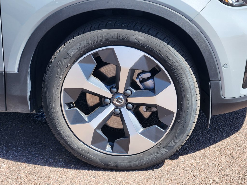 Used 2025 Volvo XC40 B5 Plus AWD/4WD image 30