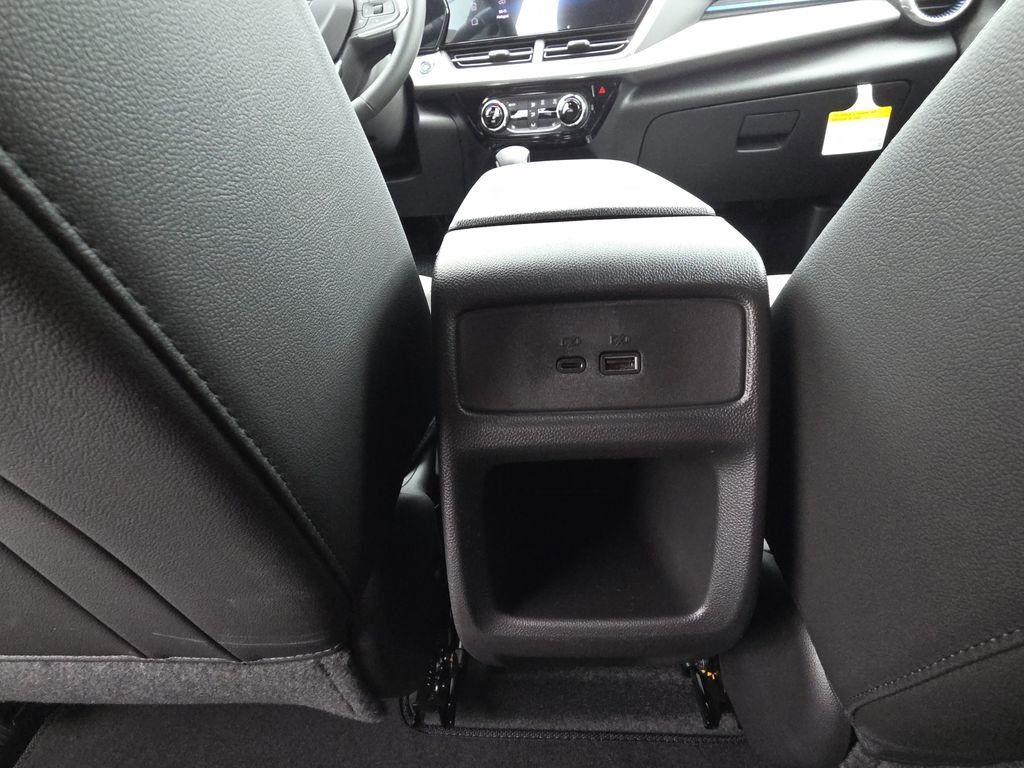 New 2026 Chevrolet Trax LT w/ Sunroof Package FWD image 31
