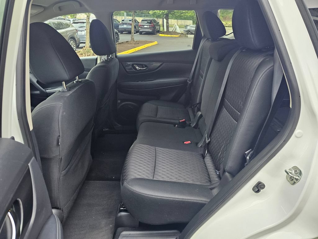 Used 2018 Nissan Rogue SV FWD image 15