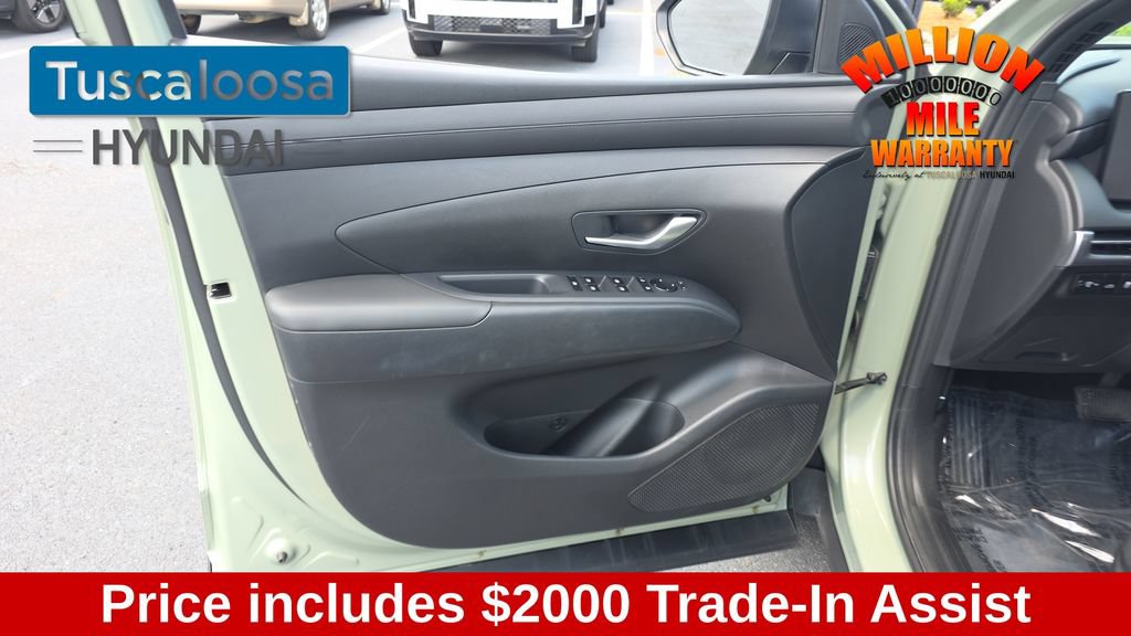Used 2025 Hyundai Santa Cruz SE FWD image 12