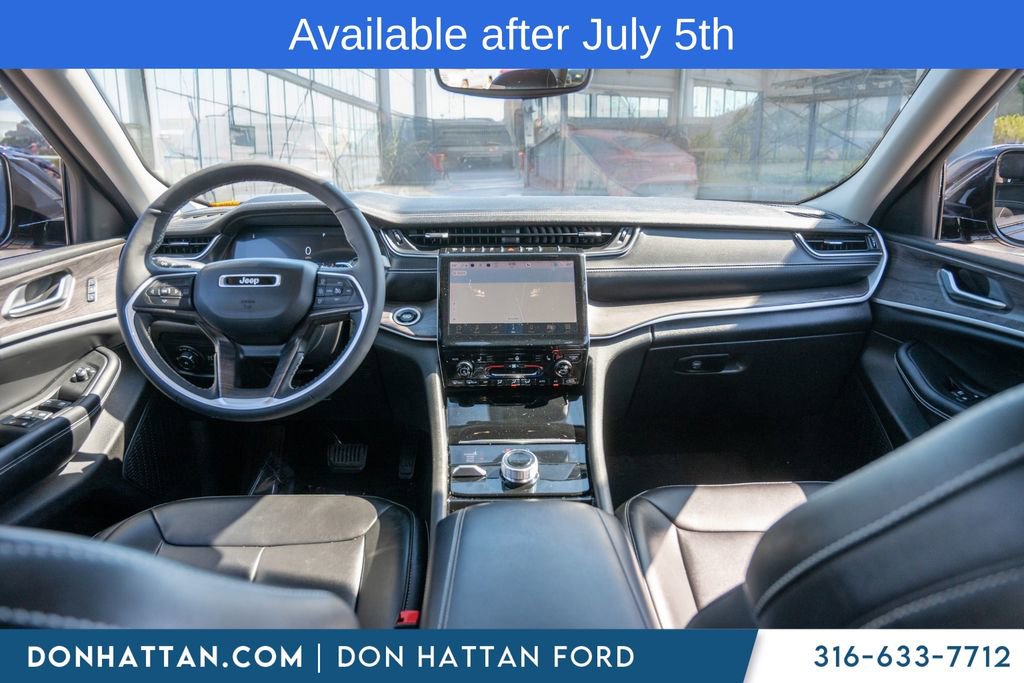 Used 2023 Jeep Grand Cherokee L Limited AWD/4WD image 3