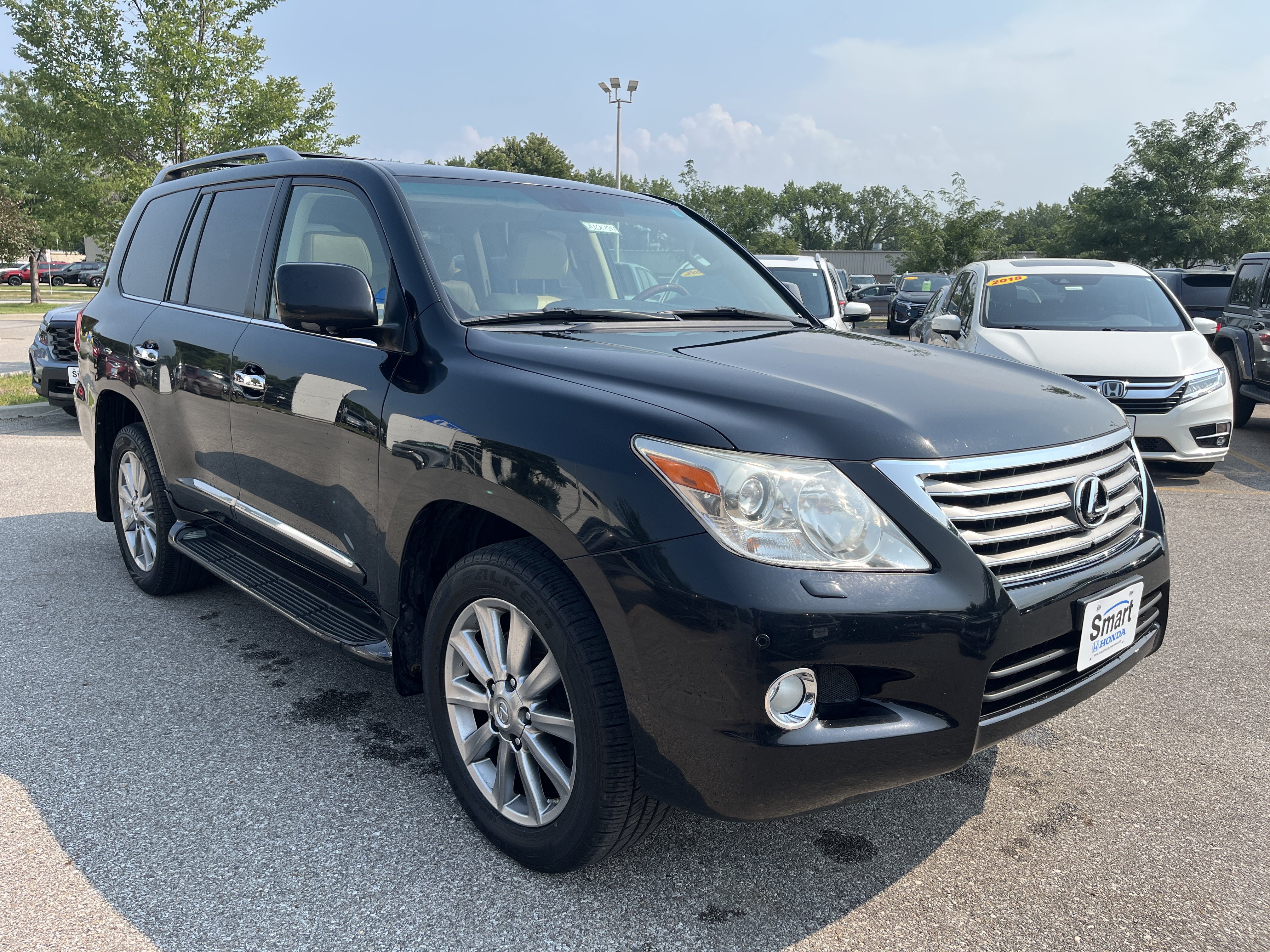 Used 2011 Lexus LX 570 4WD w/ Luxury Pkg image 3