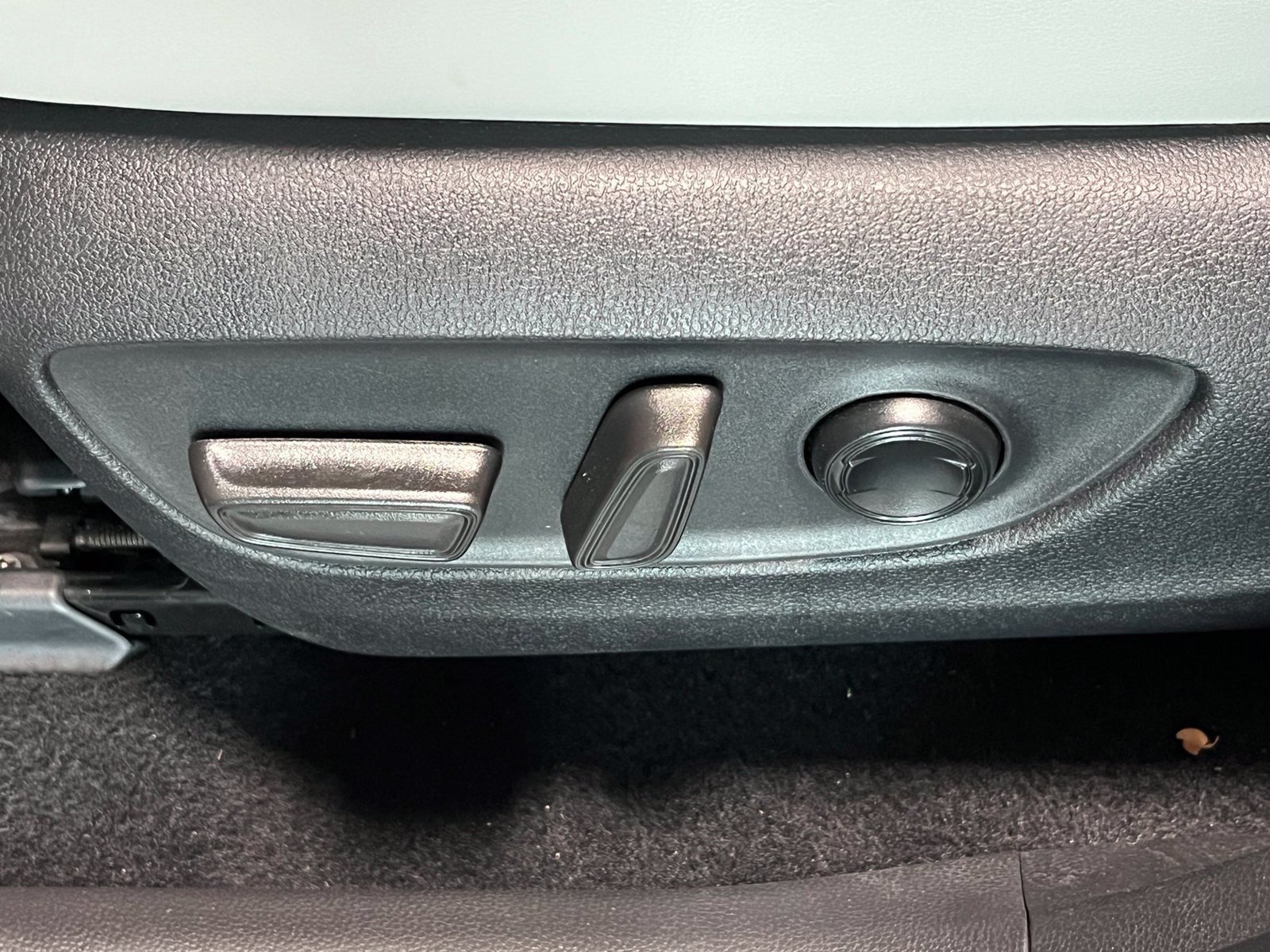 Used 2025 Toyota RAV4 XLE Premium w/ Weather Package AWD/4WD image 17