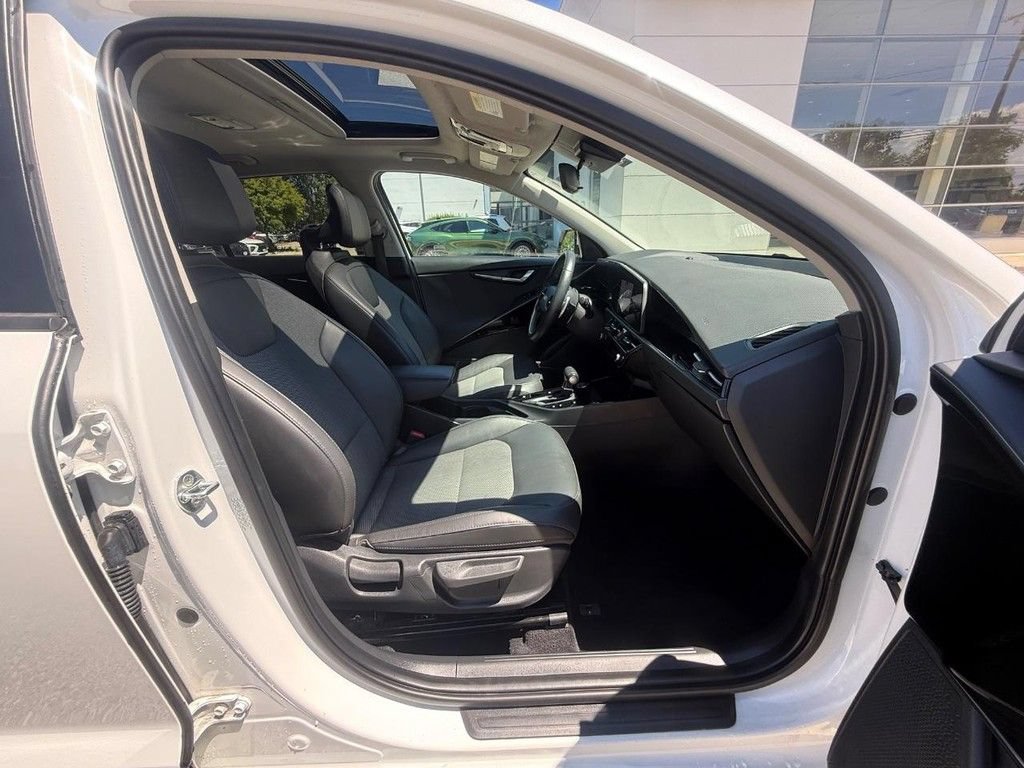 Used 2023 Kia Niro EX Touring FWD image 11