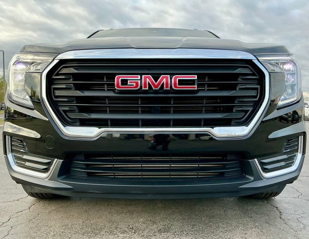 Used 2024 GMC Terrain SLE w/ Driver Convenience Package image 9