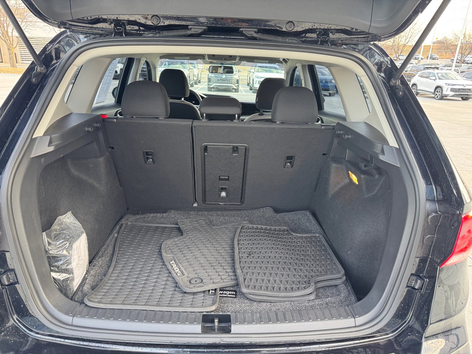 Certified 2022 Volkswagen Taos S image 17